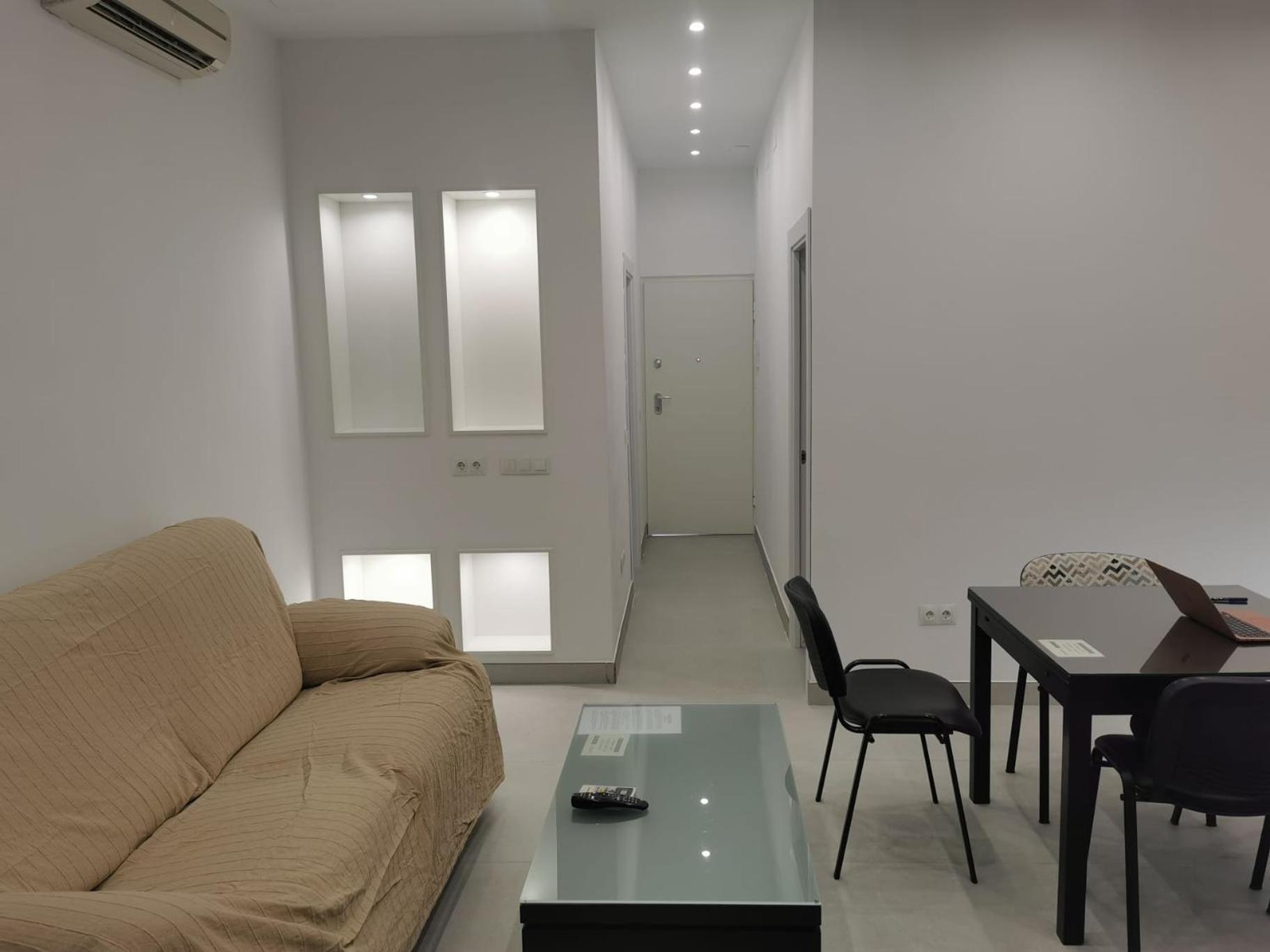 Urbanizacion La Roca, Estudio Torremolinos Bilik gambar