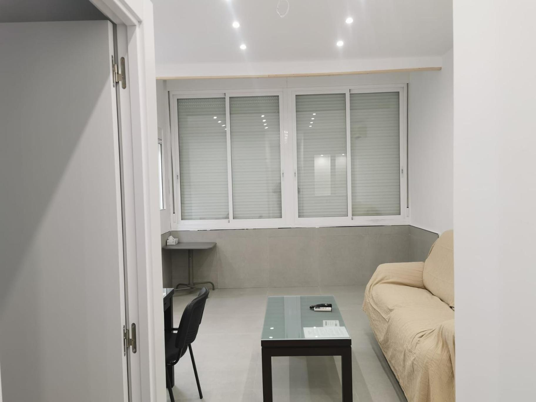 Urbanizacion La Roca, Estudio Torremolinos Bilik gambar