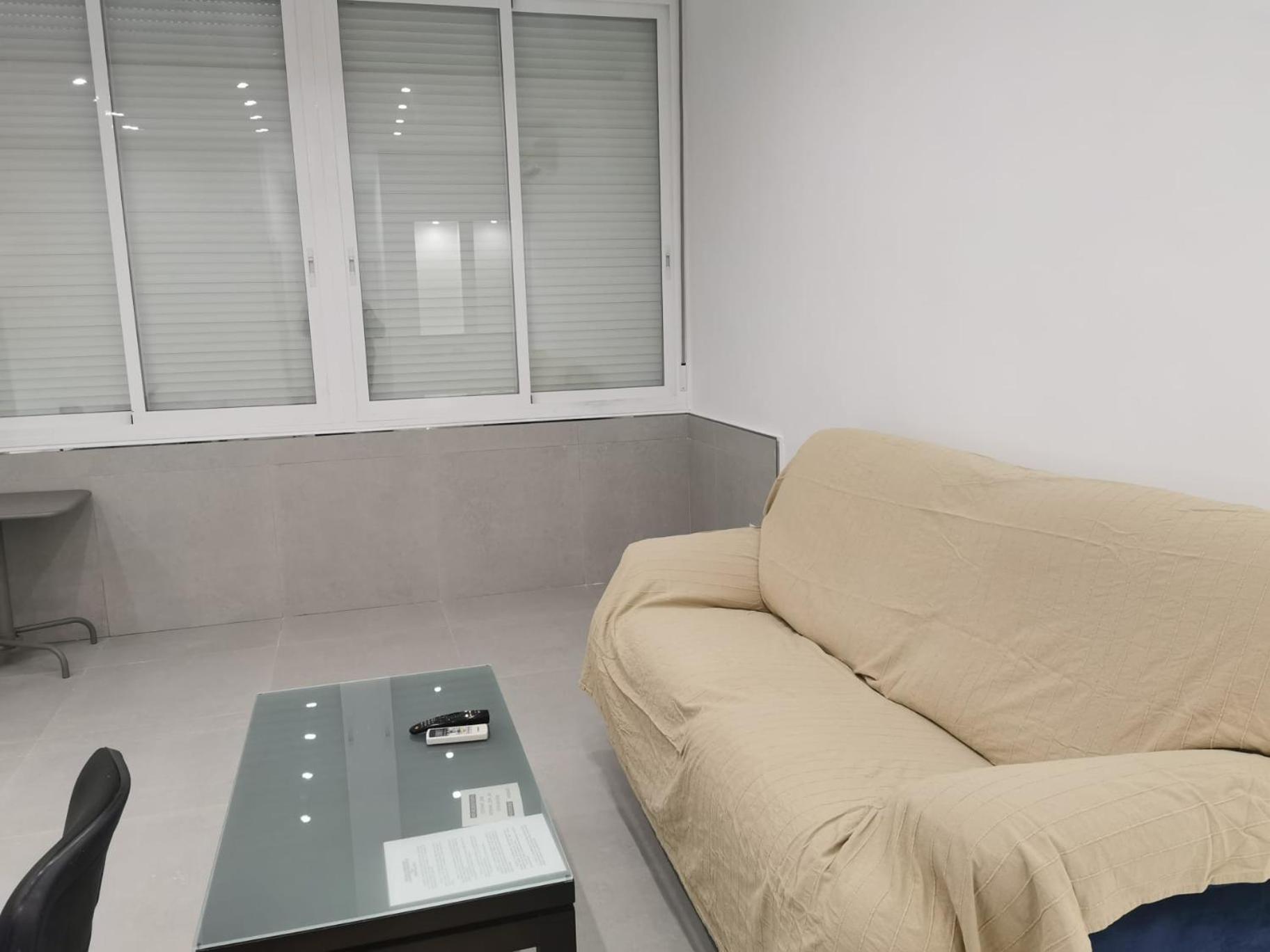 Urbanizacion La Roca, Estudio Torremolinos Bilik gambar