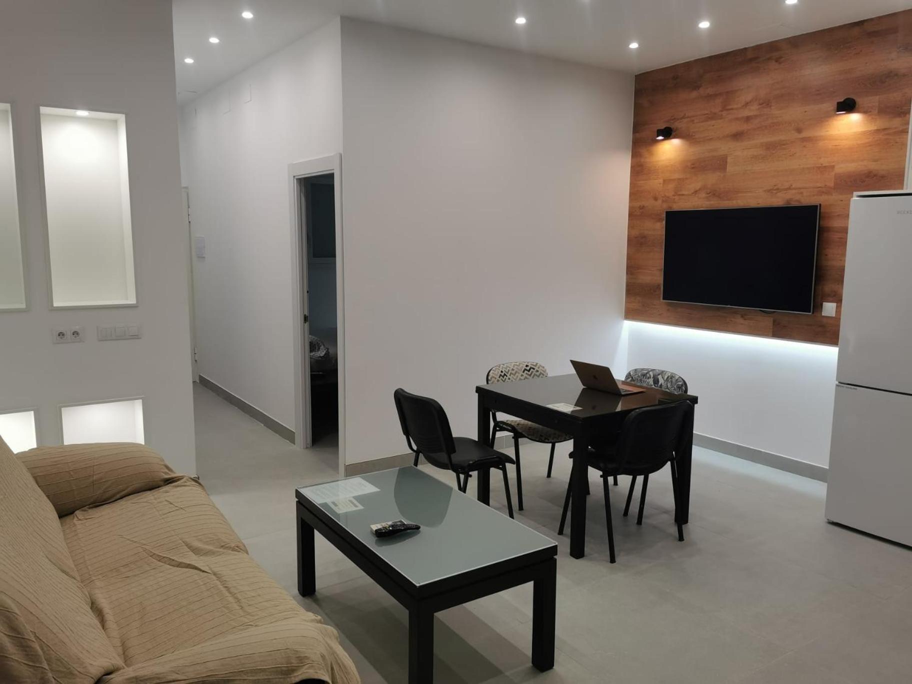 Urbanizacion La Roca, Estudio Torremolinos Bilik gambar